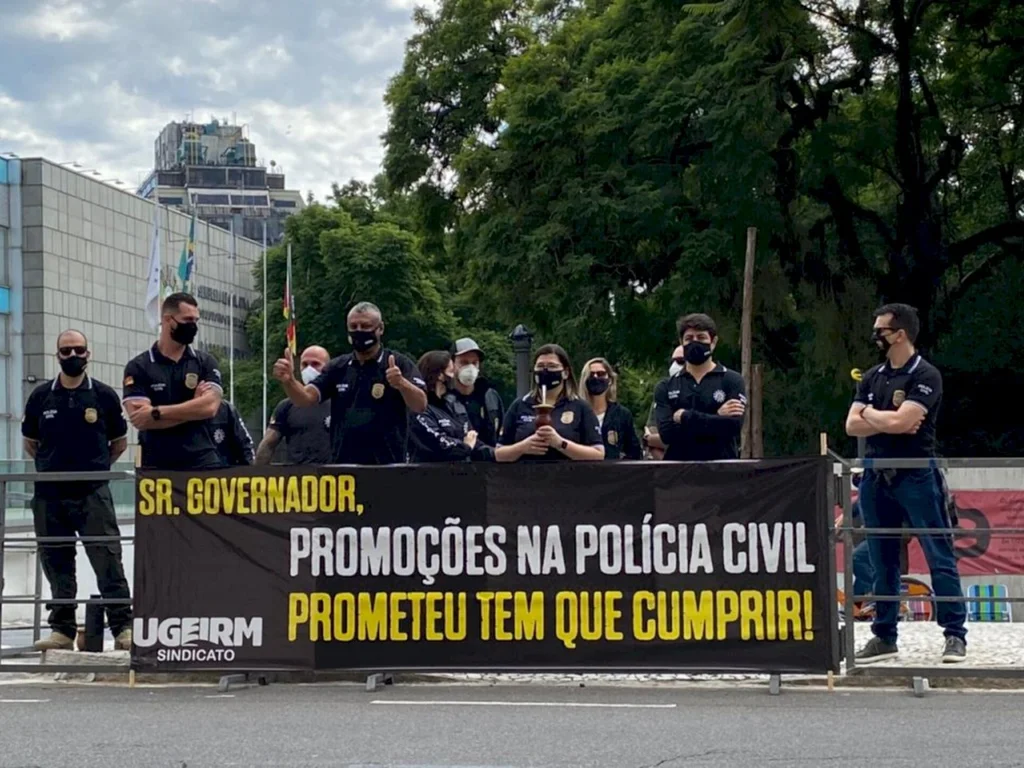 Policiais civis realizam protesto