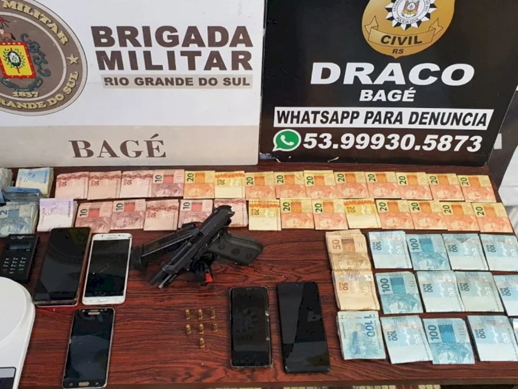 Operação policial apreende droga sintética, arma e dinheiro