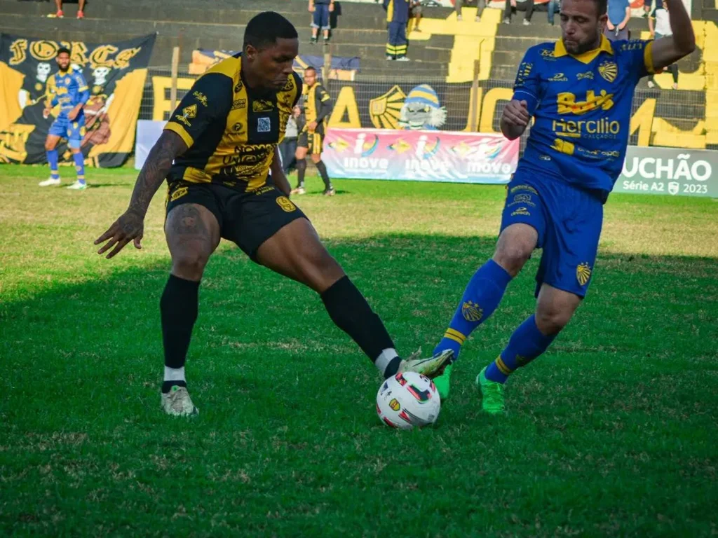 Bagé vence e encosta na zona de classificação