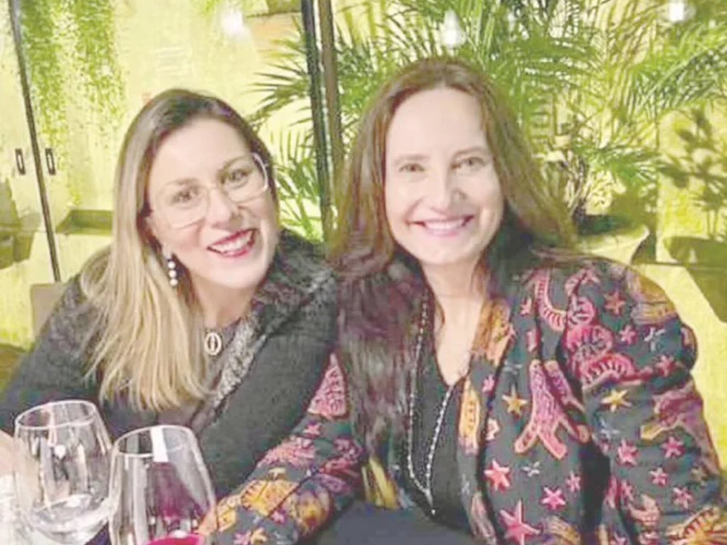 ‘Há os que dão pouco do muito que possuem e fazem-no para serem elogiados. Seu desejo secreto desvaloriza suas dádivas’ –   Extraído de ‘A Dádiva’, de Kalil Gibran