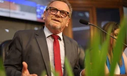 Mainardi confirma suspensão de vantagens e de cedências de funcionários