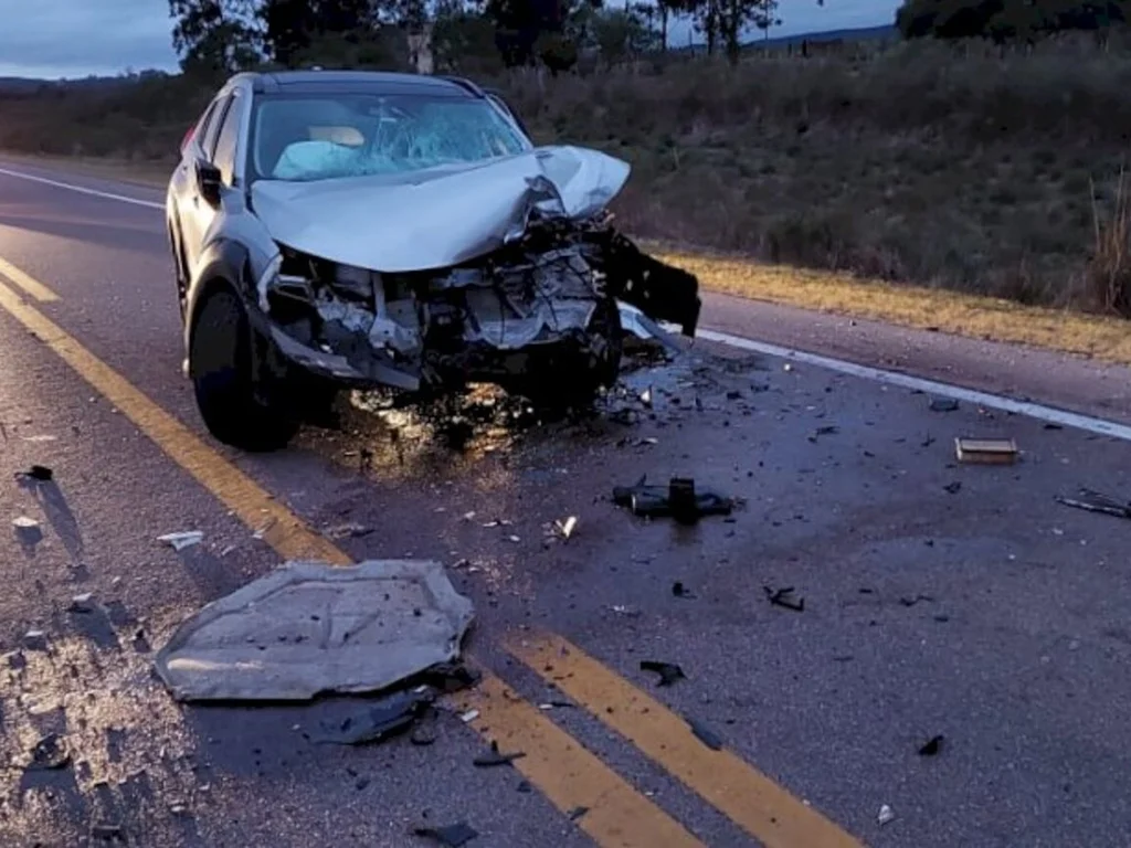 Colisão frontal resulta em duas mortes na BR-153