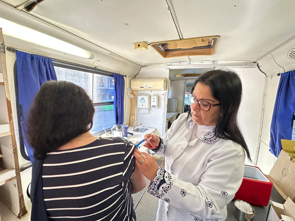 Mobilização imuniza quase 300 pessoas contra a gripe