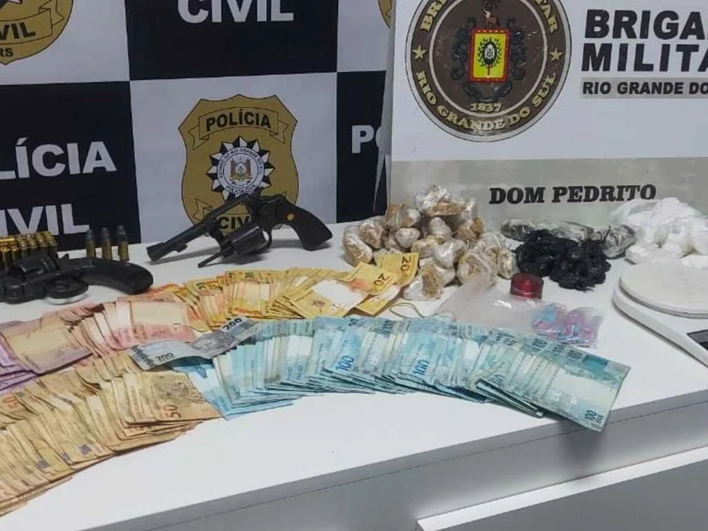 Homem é preso com droga, dinheiro e arma