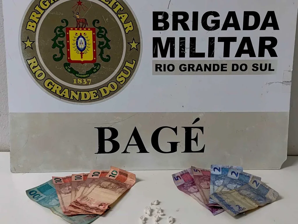 Traficante é preso com crack e dinheiro