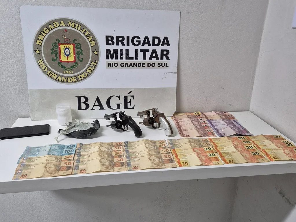 Adolescentes são apreendidos com drogas e armas