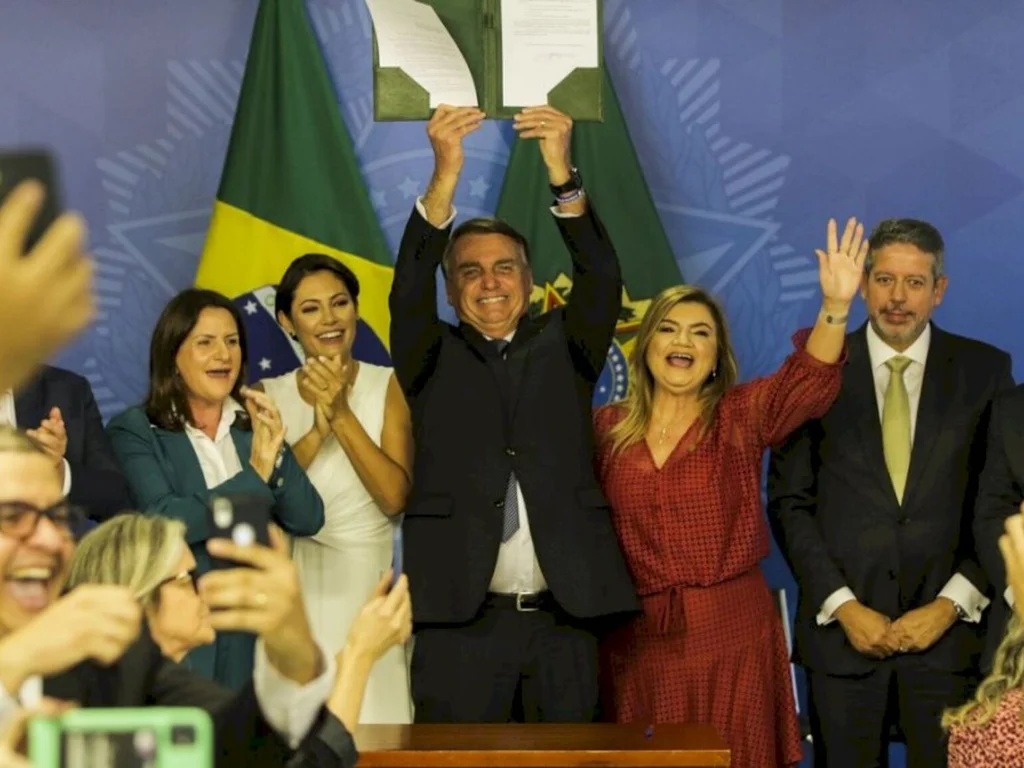 Piso da enfermagem é sancionado