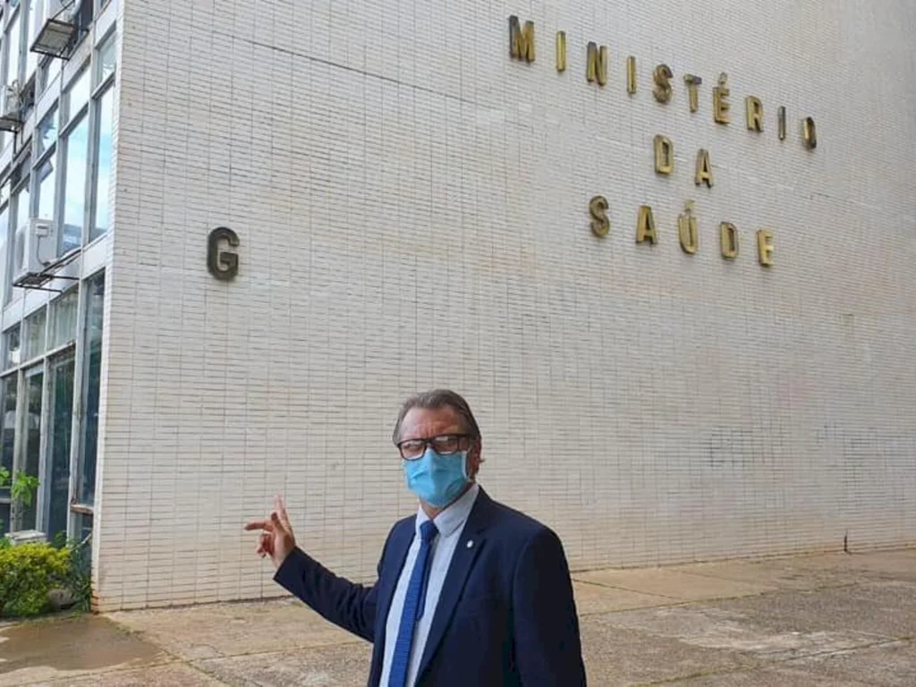 Deputado Hamm deixa a UTI