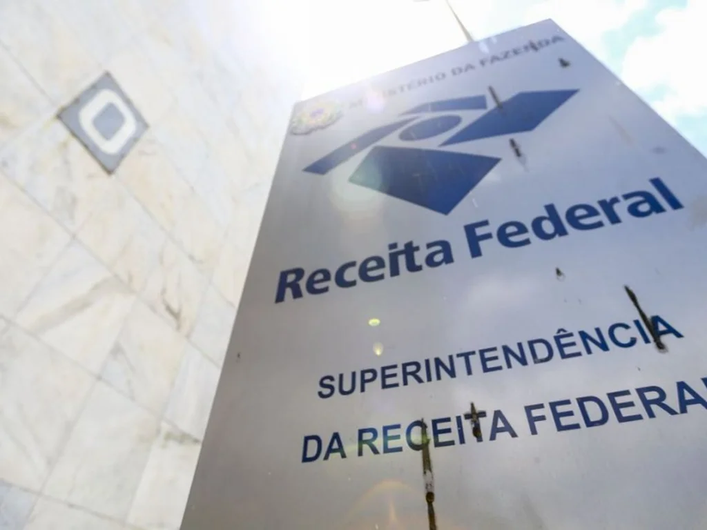 Receita Federal deixa de exigir autenticação de documentos