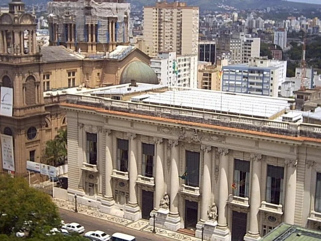 PCO é o último a oficializar candidato a governador