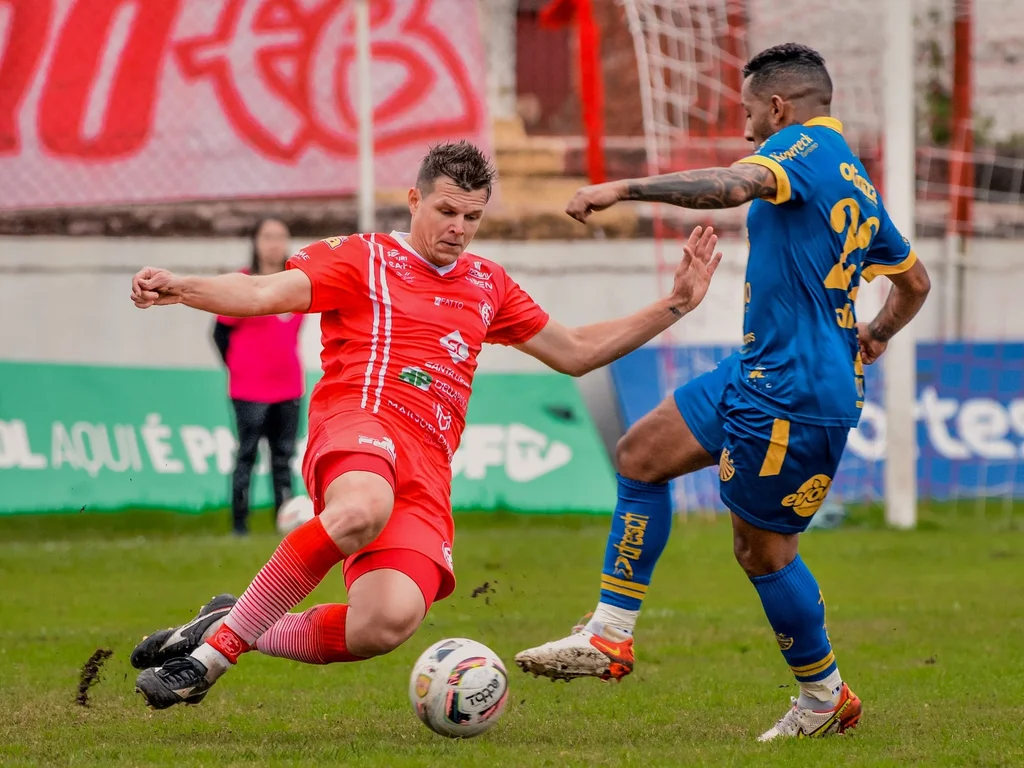 Partida vira batalha de agressões