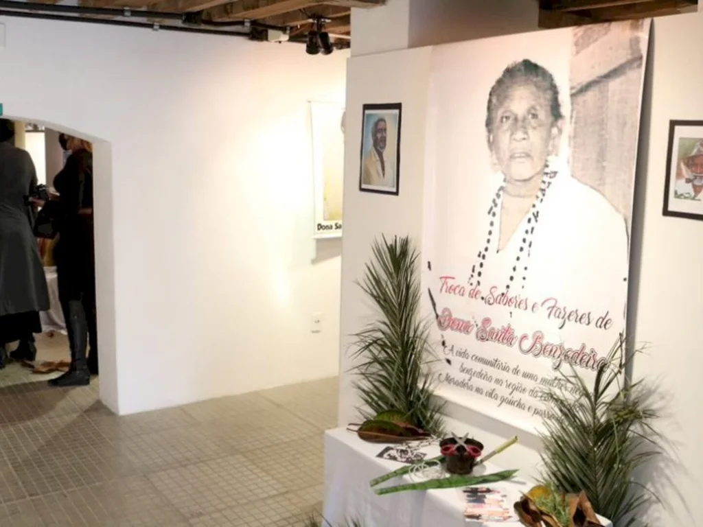 História de benzedeira vira exposição