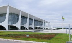 Orçamento de 2026 fixa despesas, reajusta salário mínimo e veta emendas