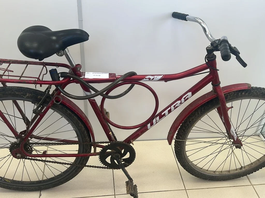 Mãe entrega bicicleta furtada pelo filho à Polícia Civil