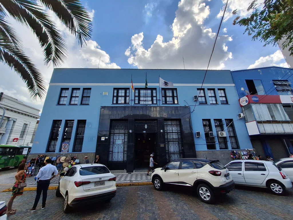 Procuradores contestam projetos de lei em nota