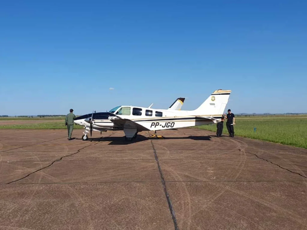 Condenado no Uruguai é escoltado até o Aeroporto de Bagé