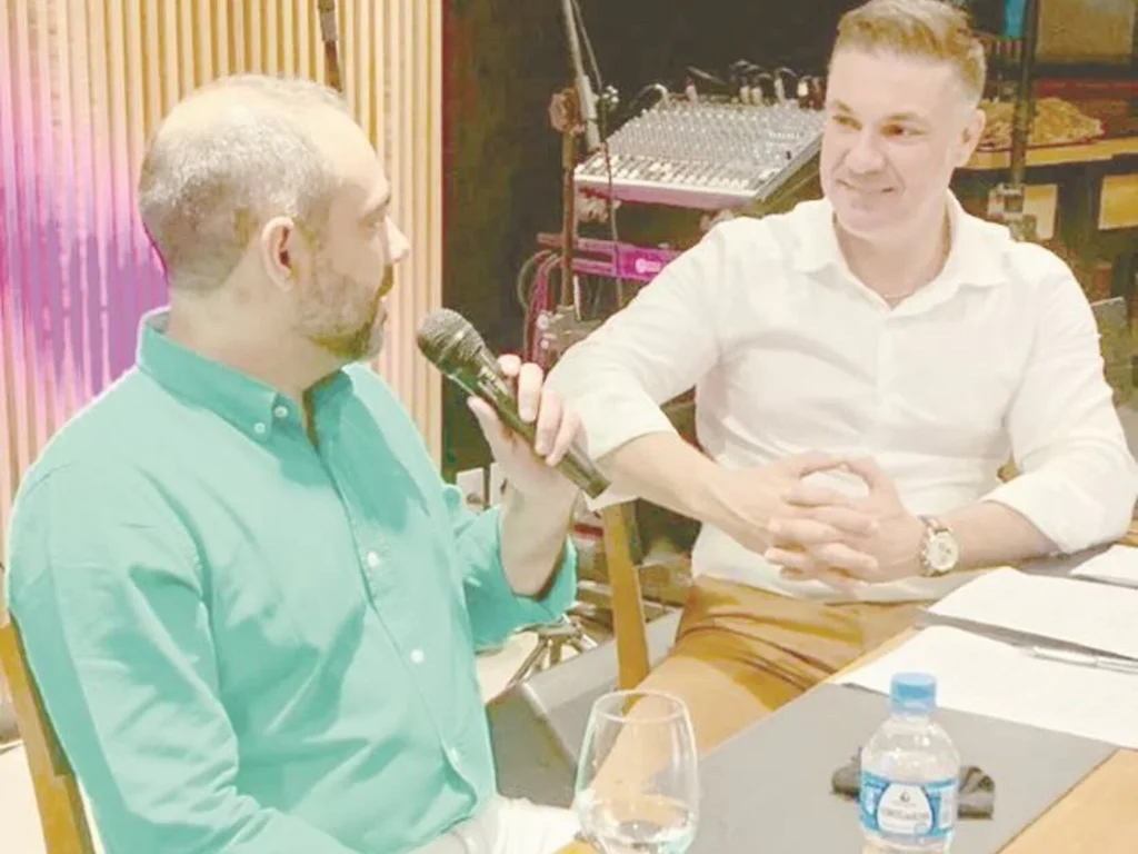 ‘É mais fácil obter o que se deseja com um sorriso do que à ponta da espada’   William Shakespeare