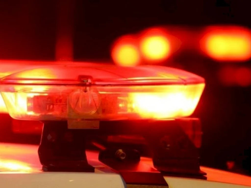 Marido agride mulher grávida de seis meses com mangueira