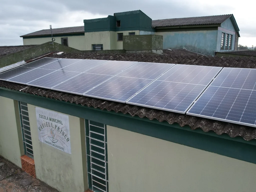 Pinheiro Machado economiza 70% em energia com painéis fotovoltaicos