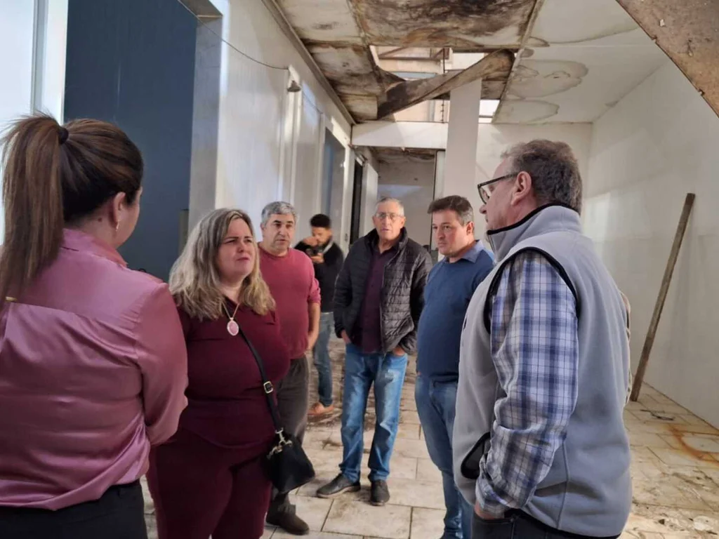 Prefeito denuncia abandono de antiga unidade de beneficiamento de frutas