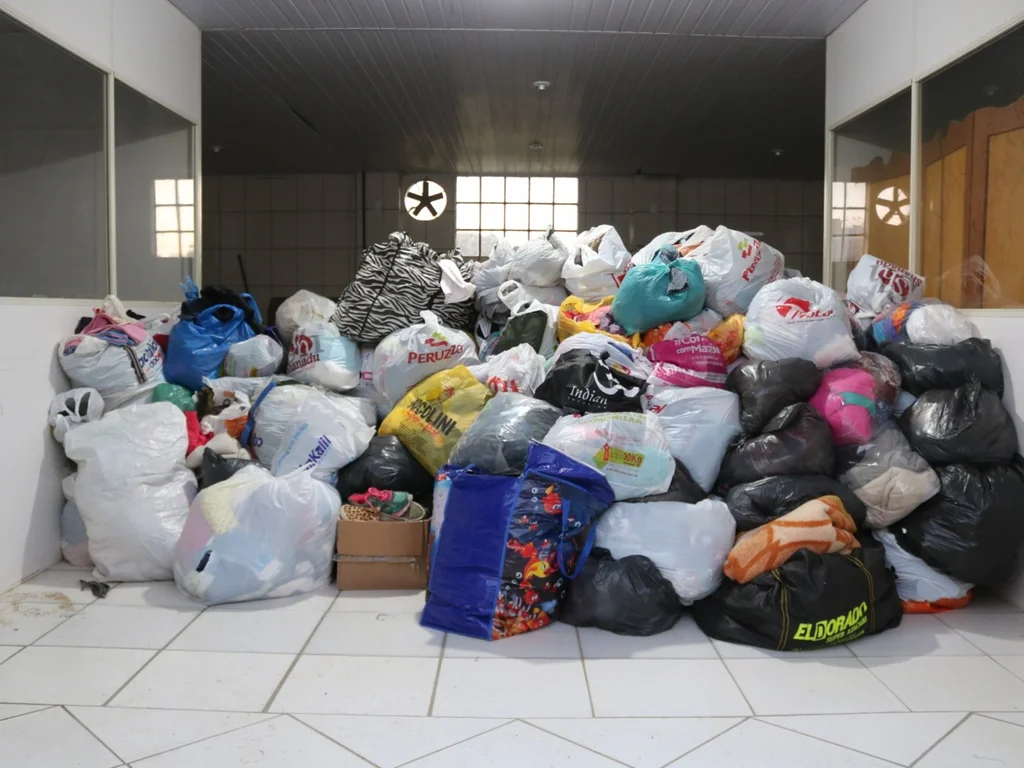 Dia D arrecada 10 mil peças, mas cobertores são necessários