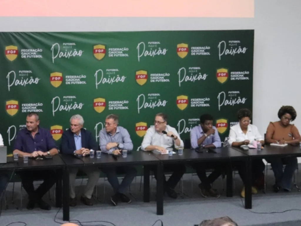 Clubes serão punidos em caso de racismo nos estádios