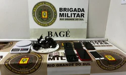 Irmãos são presos com crack e cocaína