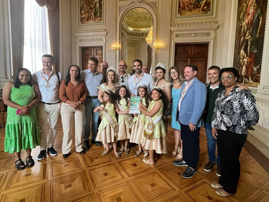 Eduardo Leite recebe comitiva da Feovelha no Palácio Piratini