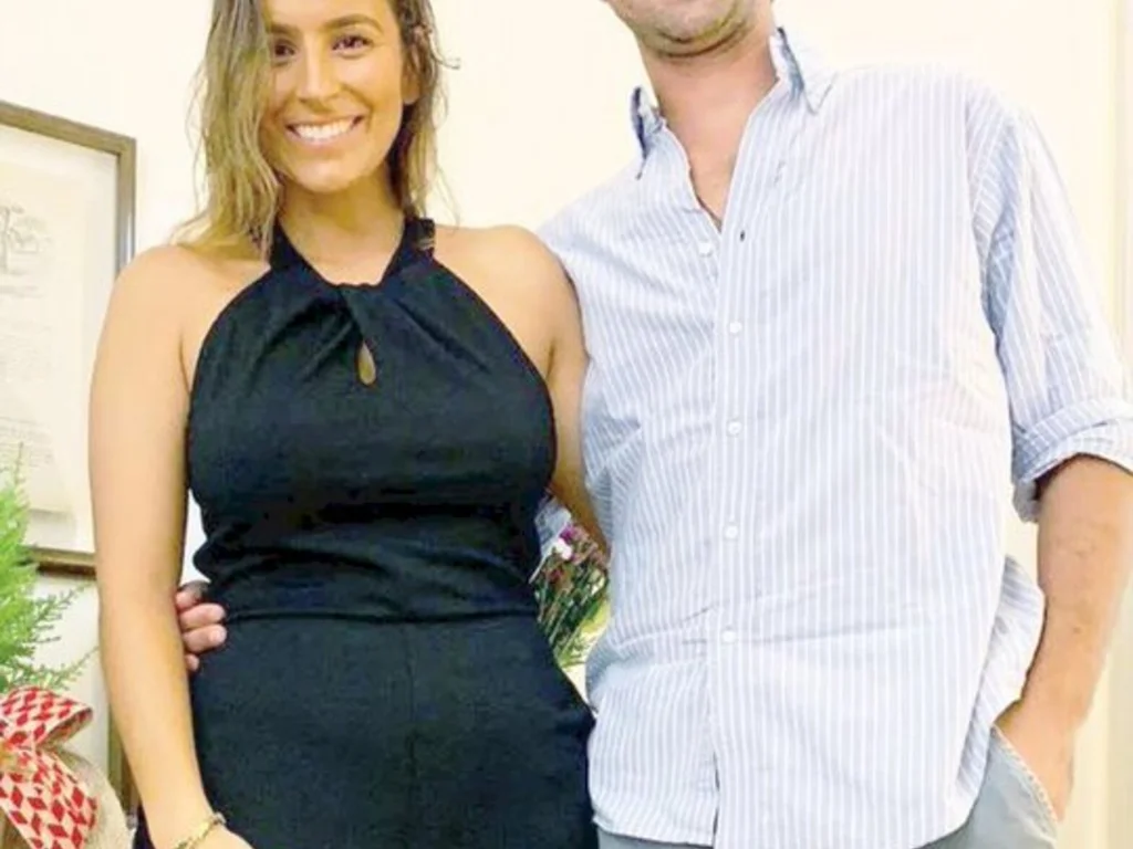 ‘O tolo possui grande vantagem sobre o homem de espírito: está sempre satisfeito consigo mesmo’.   Napoleão Bonaparte