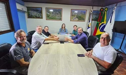 Contratação de cuidadores é debatida entre vereadores e Smed