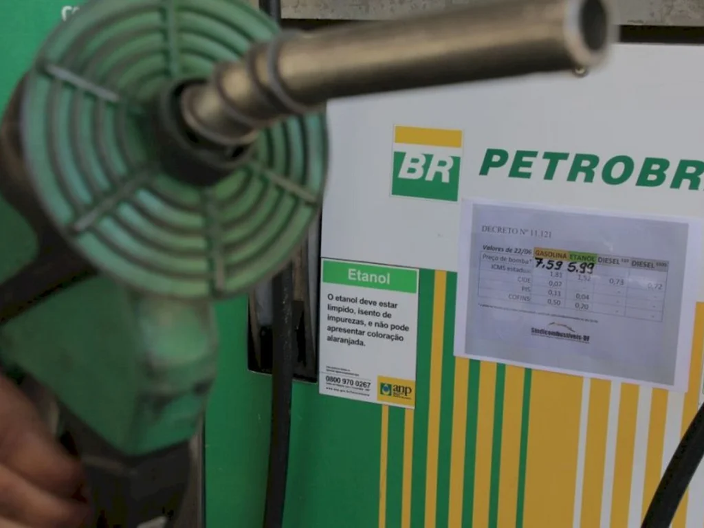 Procons começam fiscalizar postos de combustíveis