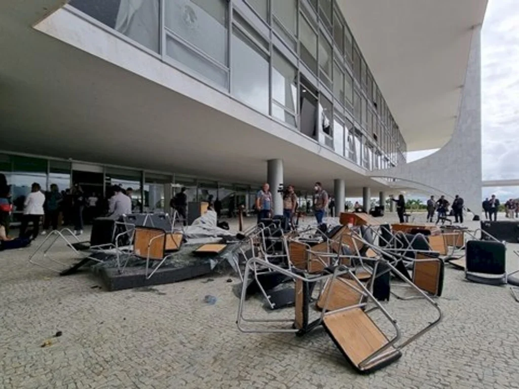 Lideranças condenam depredações e lembram ações da esquerda