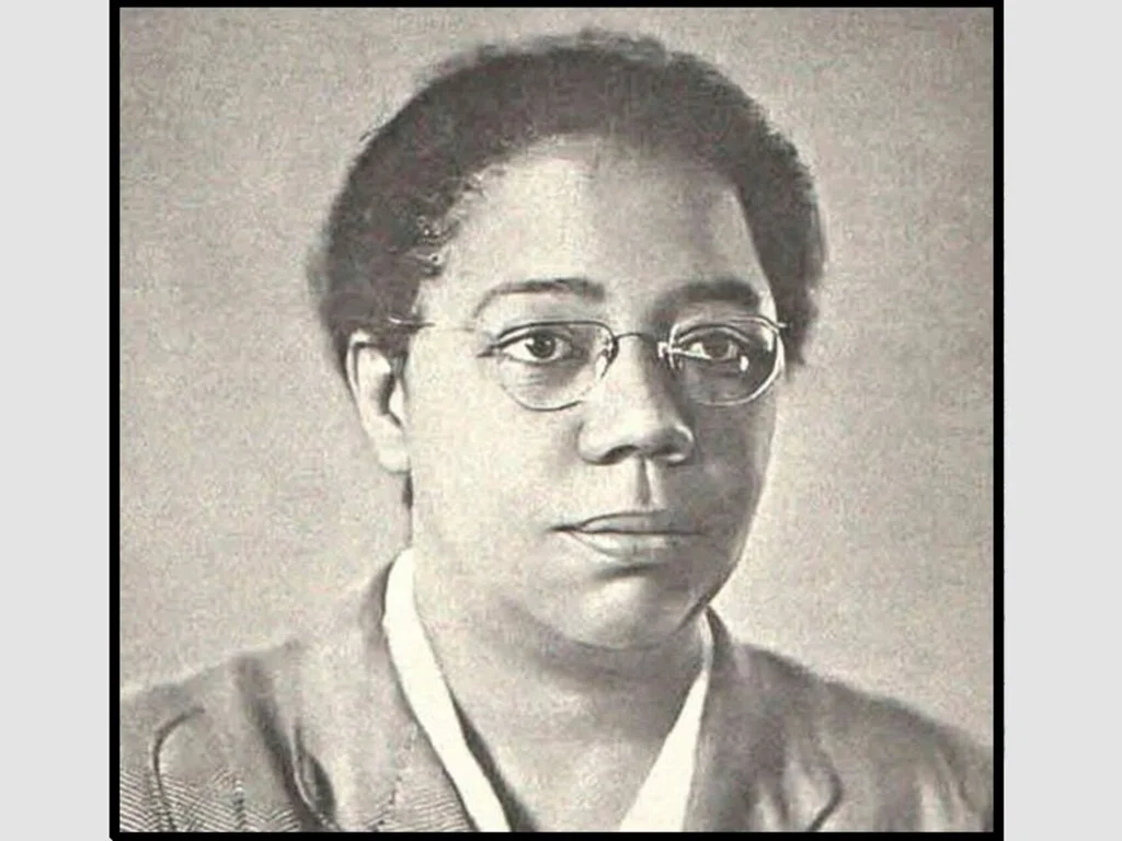 Primeira deputada negra é reconhecida como heroína da pátria