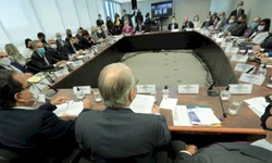 Hamm entrega ônibus e anuncia emendas