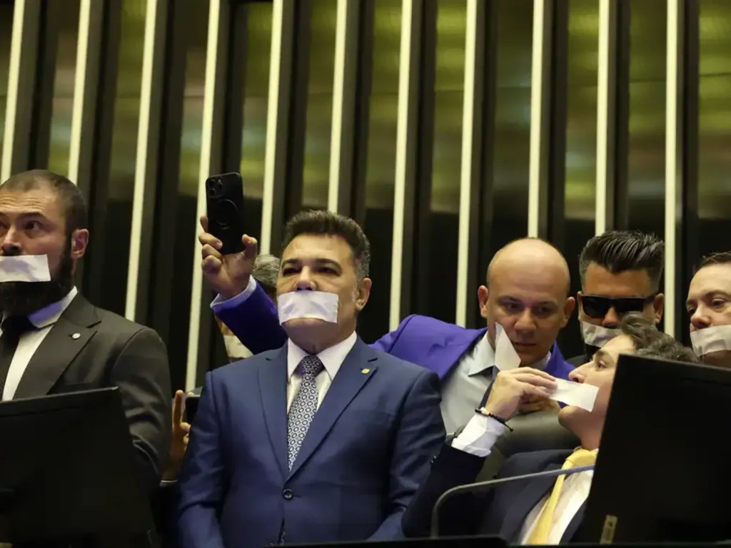 Oposição pernoita no Congresso Nacional para impedir trabalhos