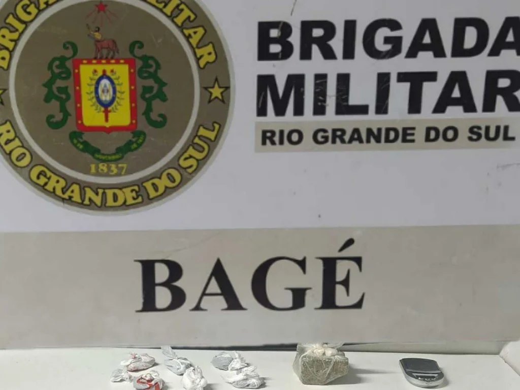 Traficante é preso com drogas, dinheiro e balança
