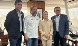 Hostilidade, assédio e retórica estigmatizante dos poderosos contra imprensa se espalham pelas Américas, diz SIP