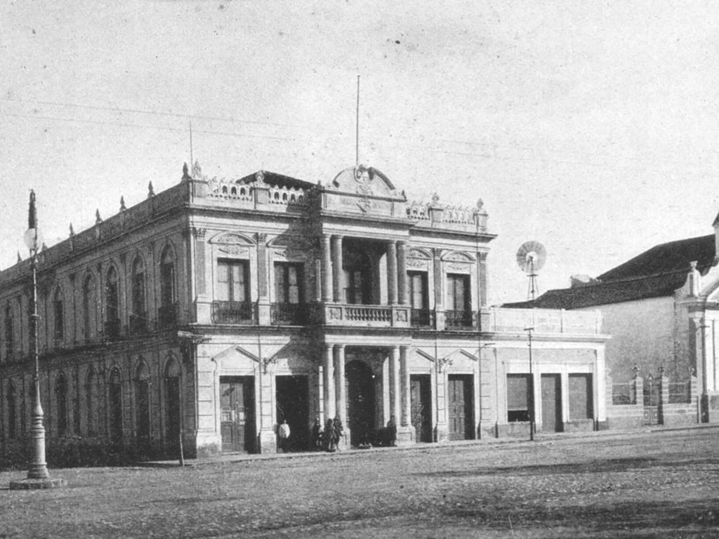 Falta de teatro municipal marca data dedicada à arte