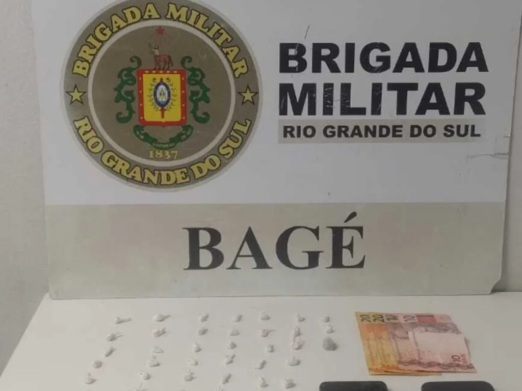 Três são detidos na Cohab com pedras de crack