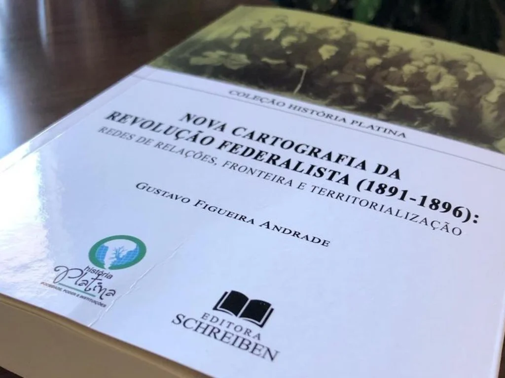 Livraria recebe lançamento de obra sobre Revolução Federalista
