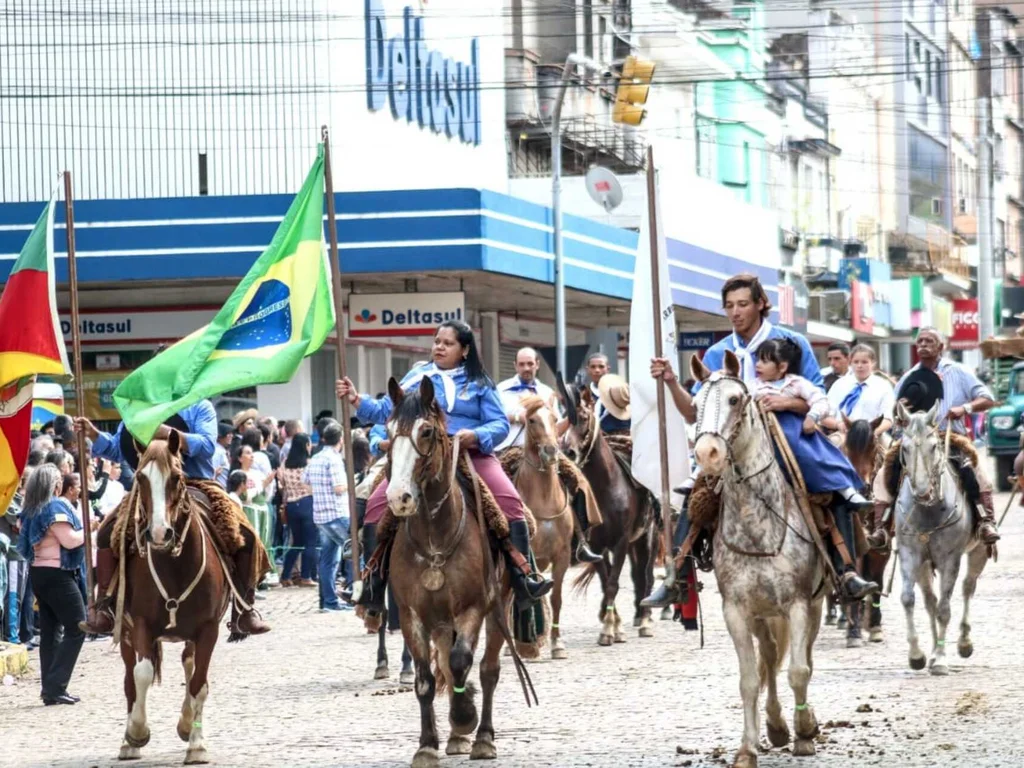 Quase 40 entidades desfilaram em Bagé