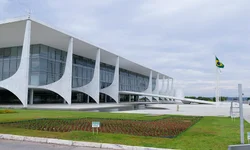 Orçamento de 2026 fixa despesas, reajusta salário mínimo e veta emendas