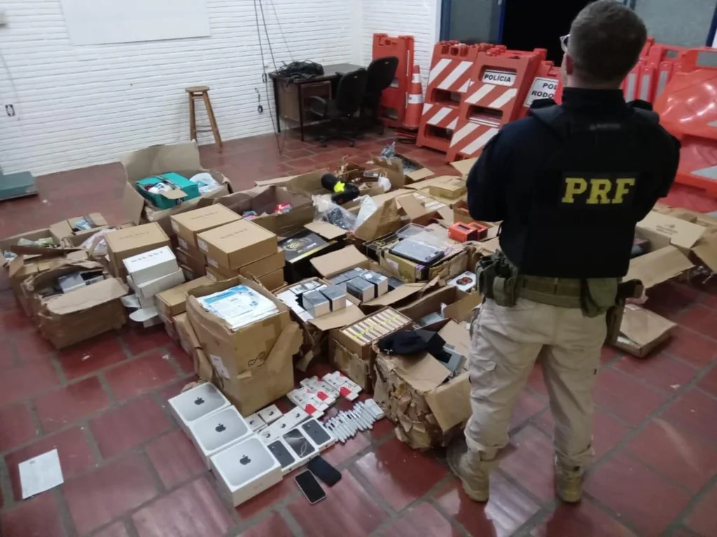 PRF aprende mercadoria que ultrapassa R$ 5 milhões
