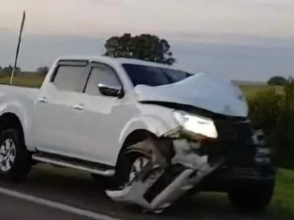 Veículo do Exército se envolve em acidente