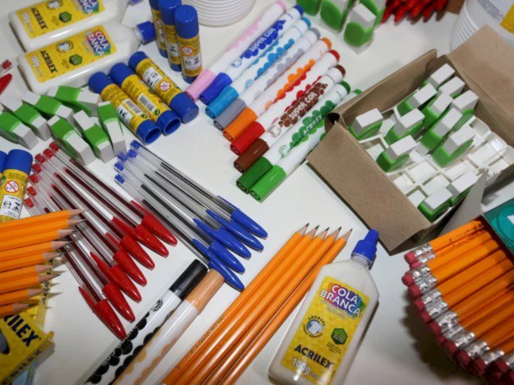 Campanha pede doações de materiais escolares