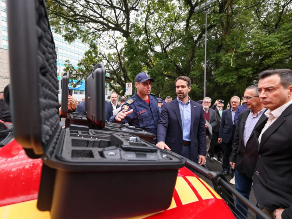 Corpo de Bombeiros recebe drones e botes doados pelo Instituto Unimed/RS