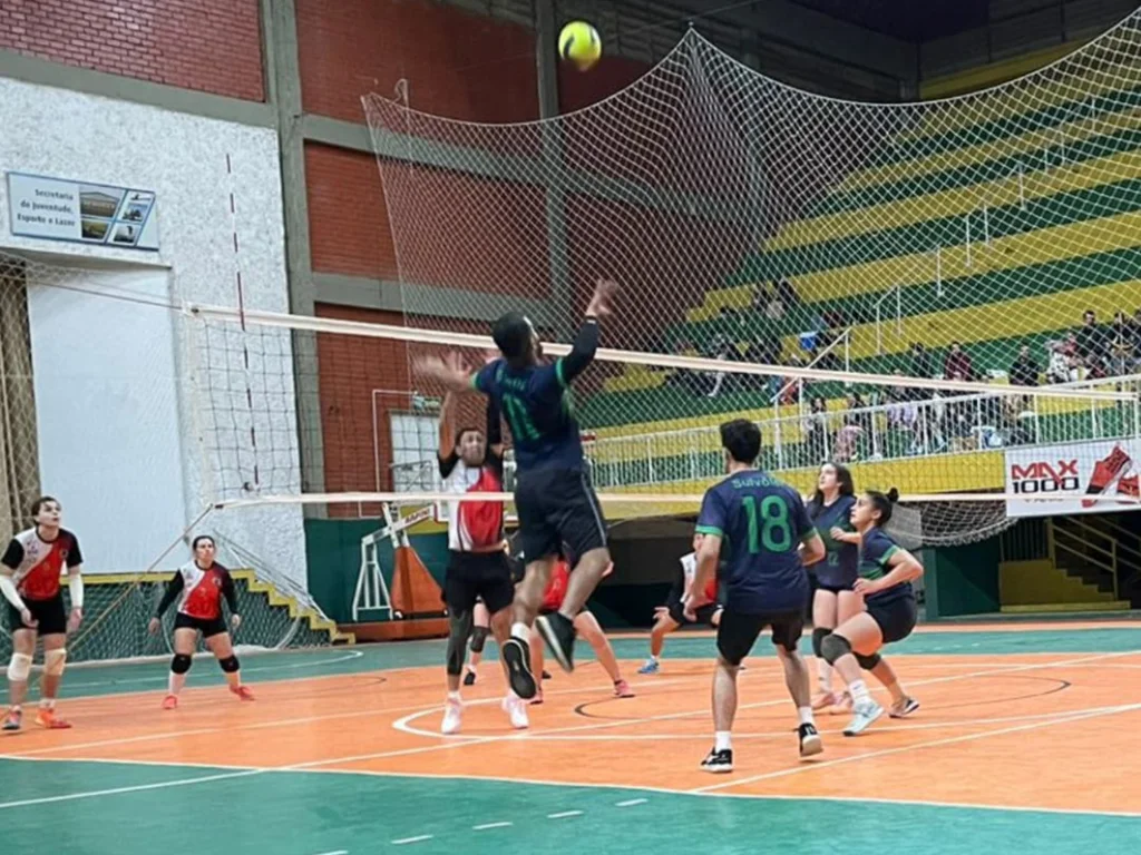 Abertas inscrições para Citadino de Voleibol e aulas de krav magá