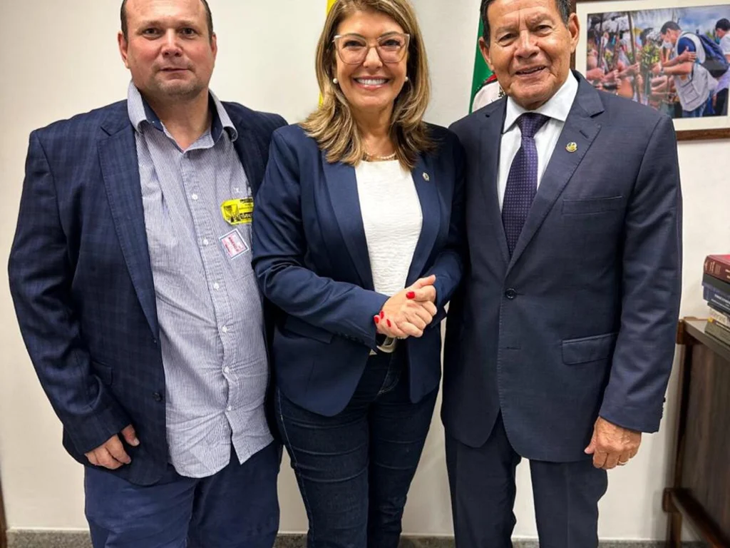 Adriana anuncia recursos para cirurgias de catarata no Hospital Universitário