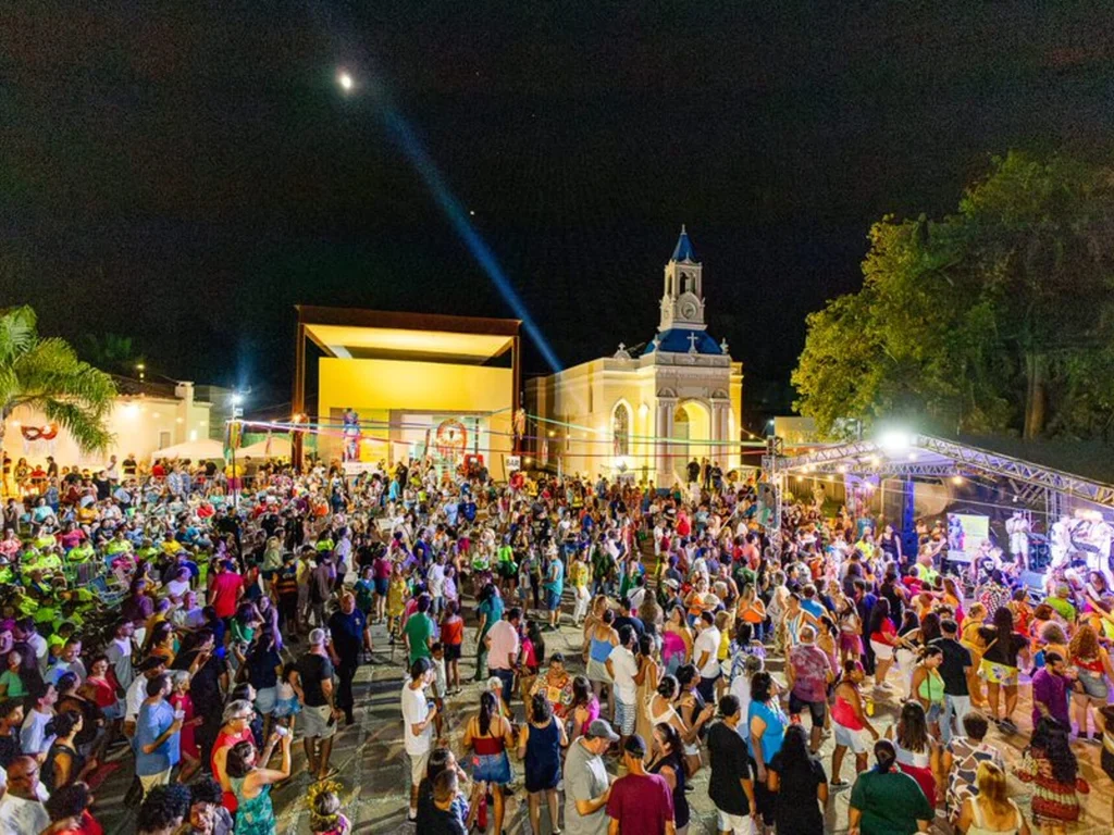Carnaval em Santa Thereza mobiliza mais de três mil foliões