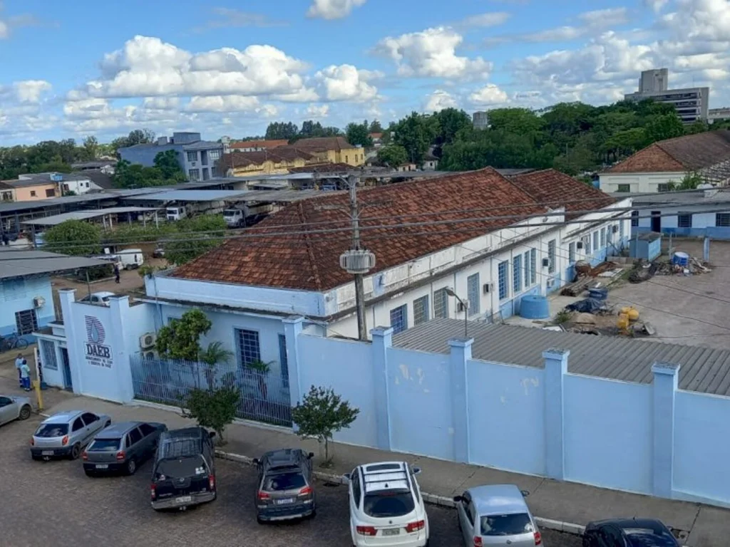 Diretor nega privatização do Daeb